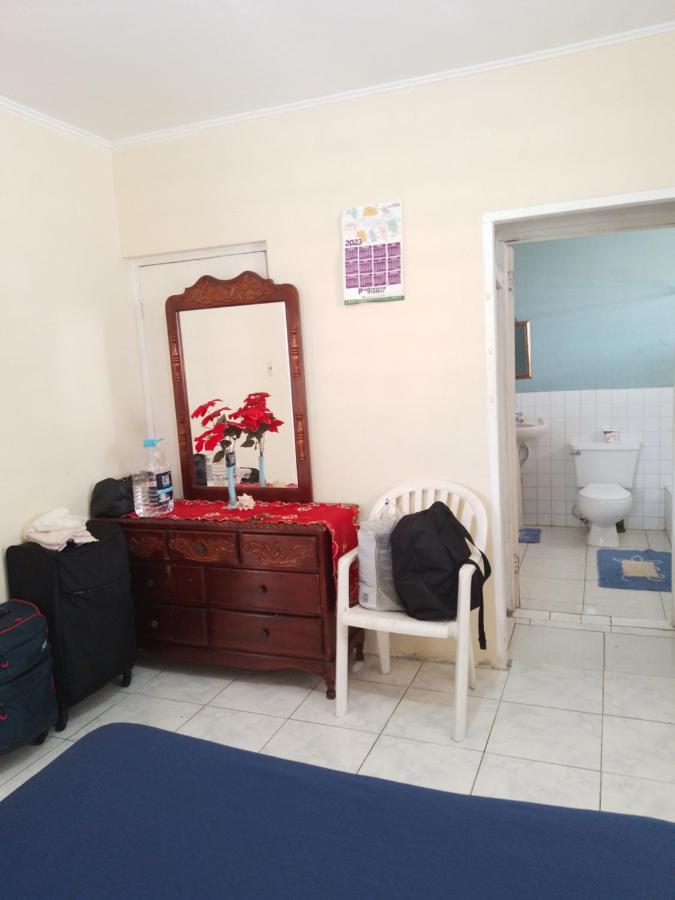 Tina'S Guest House Ocho Rios Luaran gambar