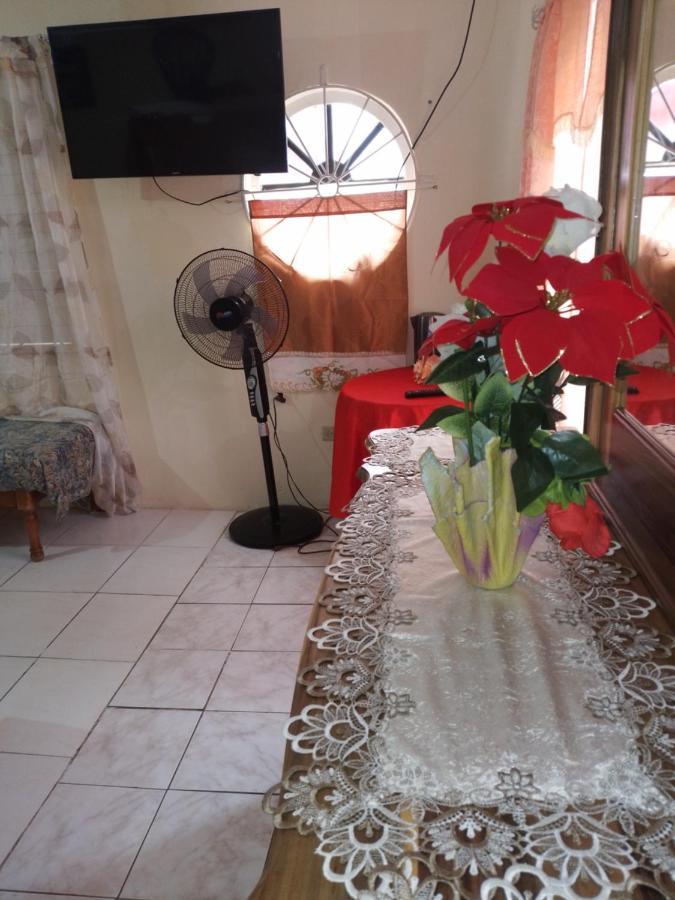 Tina'S Guest House Ocho Rios Luaran gambar